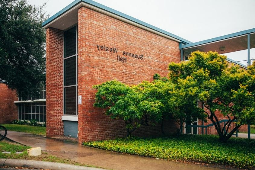 exterior courtyard view of the susanna wesley residence hall